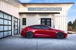 Tesla Powerwall 3 side angle